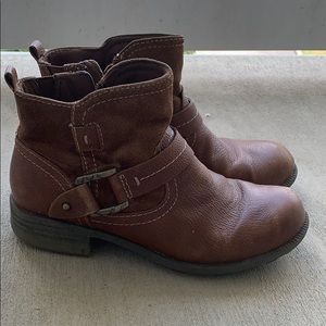 Short brown booties